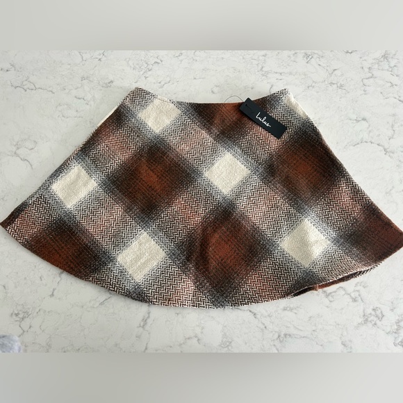 Lulus Dresses & Skirts - Never worn!! Lulu’s ivory and brown plaid skater mini skirt